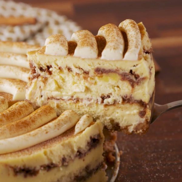 Cinnamon Bun Cheesecake